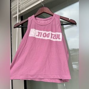 Nike Cropped Workout Top (medium)